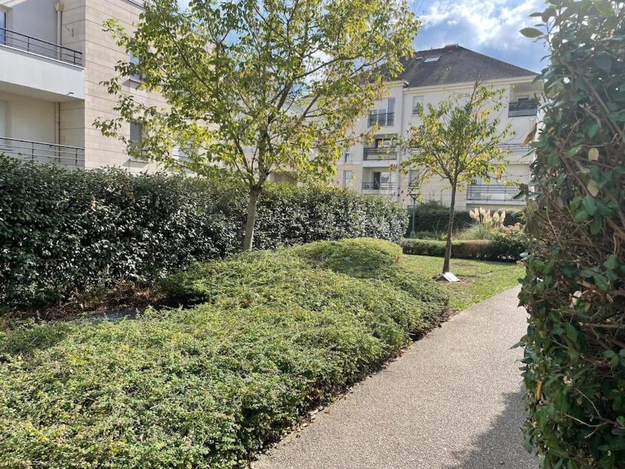 Studio 28 M2 & Jardin Privatif 20 M2 Montigny-le-Bretonneux Exterior foto